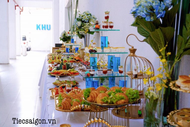 dat tiec buffet o quan 4
