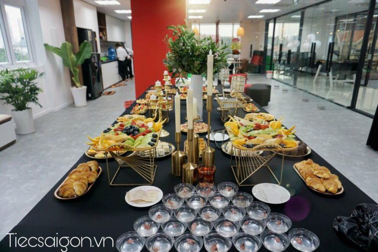 dat tiec buffet o quan tan binh