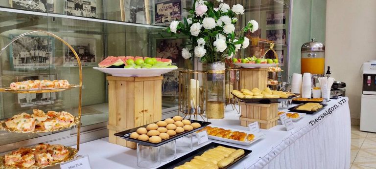 tiec buffet gom nhung mon gi
