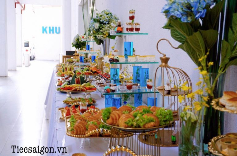tiec-buffet-ngot