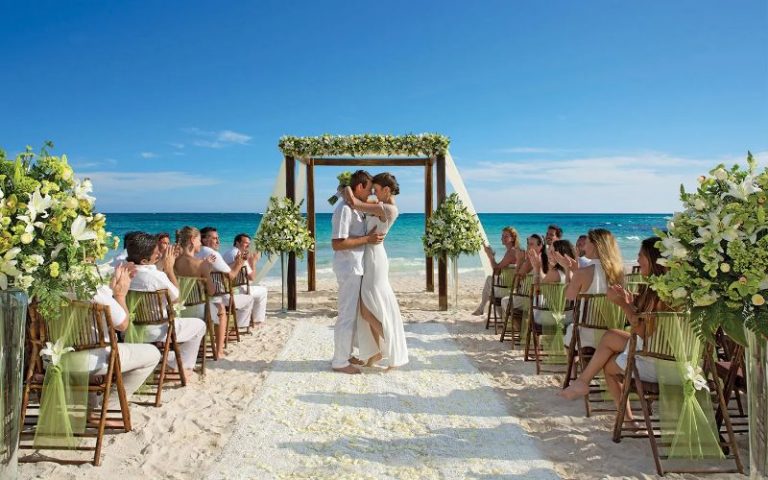 Cùng tìm hiểu về cách tổ chức tiệc cưới kiểu Tây nhé